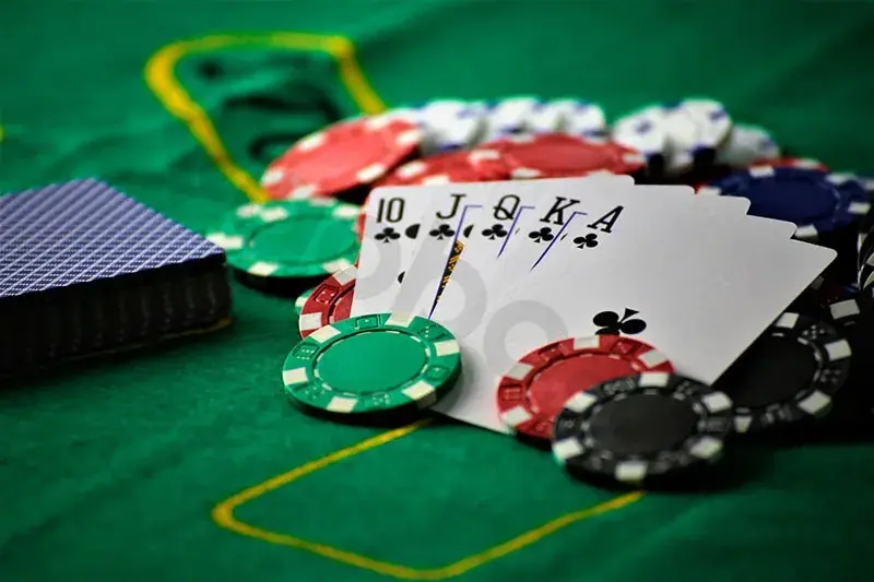 Izzi poker game